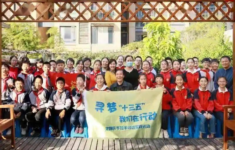 近十天持续掉粉25w+,东方甄选又因食品问题“摊上事”了